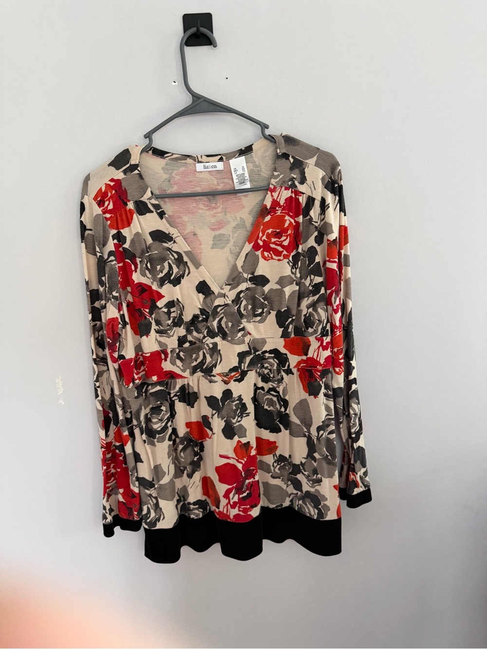 liz & co. Beige Floral V-Neck Tunic with Red & Black Accents